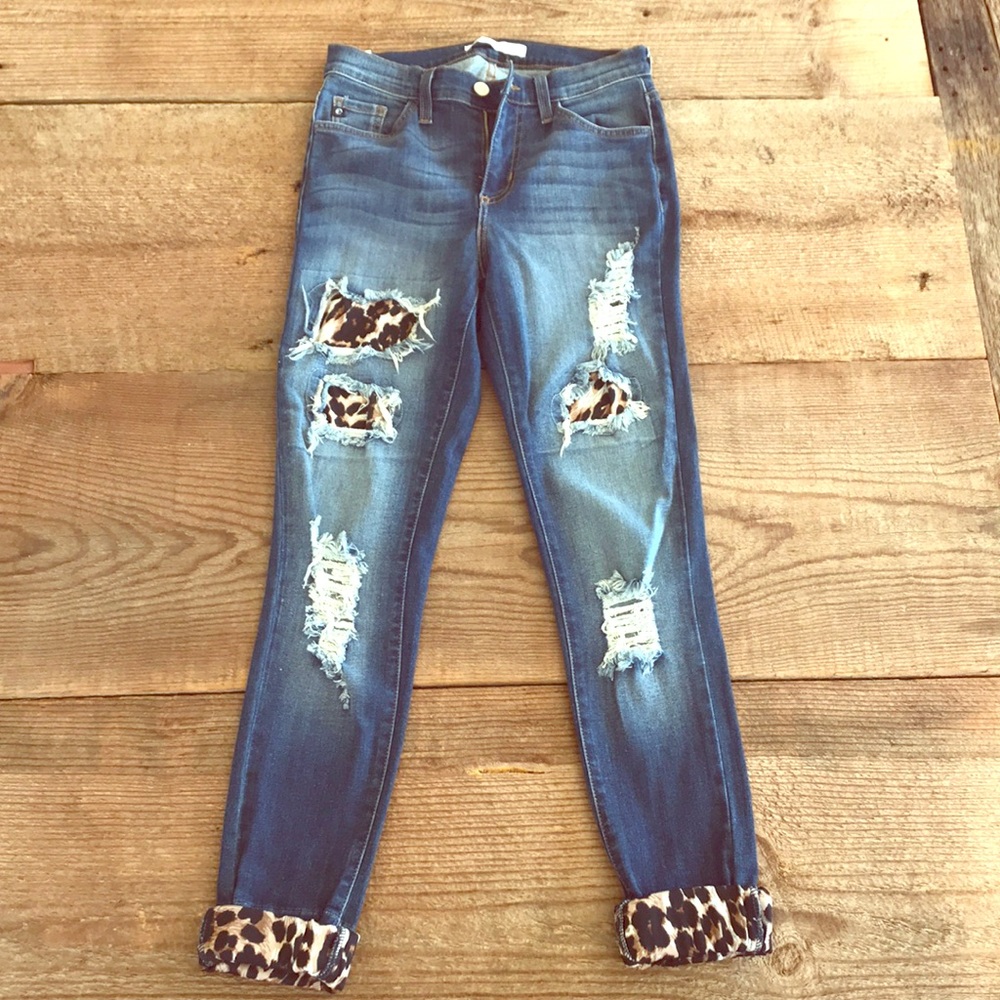 KanCan Skinny jeans with leopard detailing.